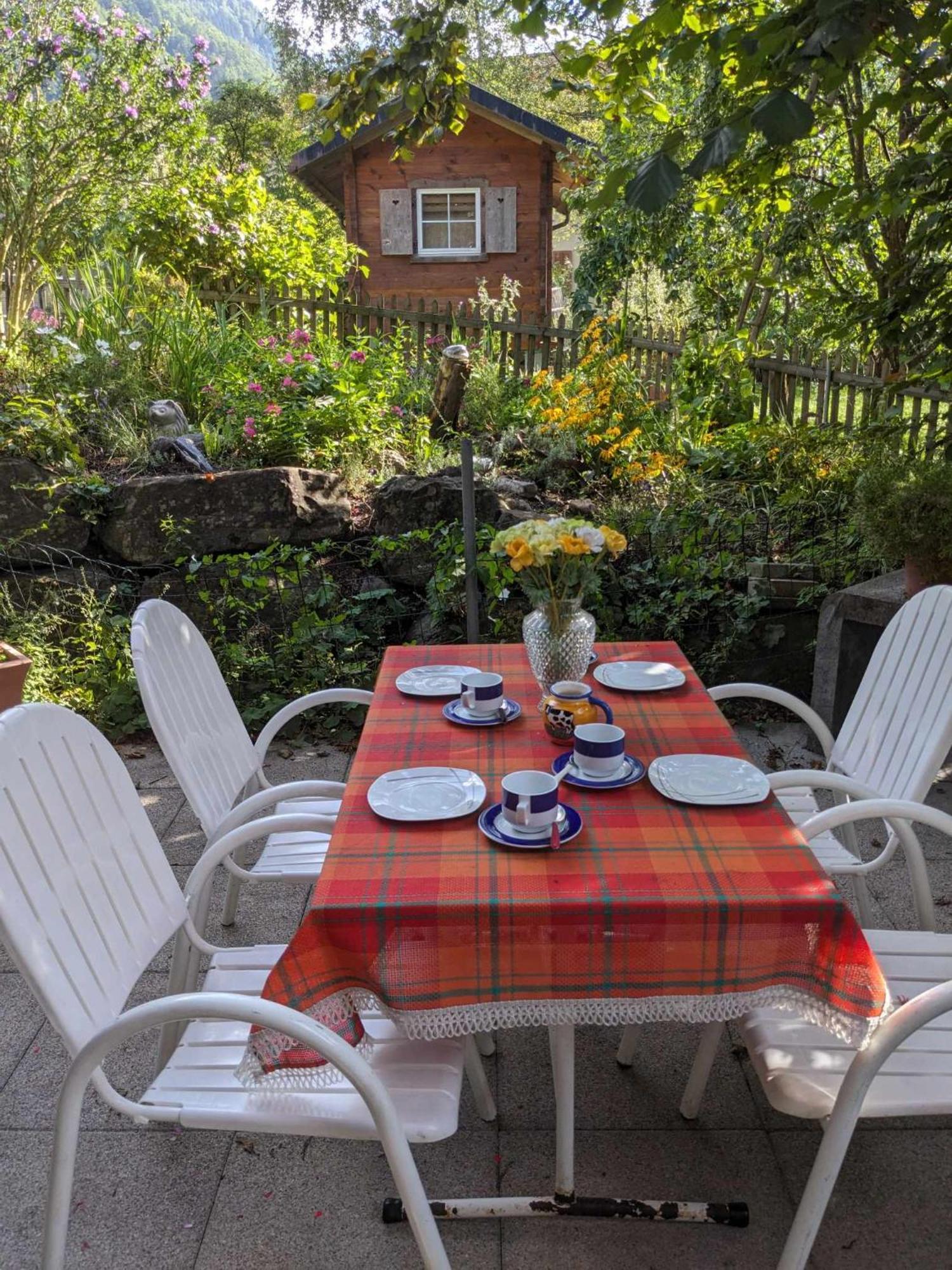 Bed And Breakfast - Die Aelplersuit Fuer Backpackers Im Berghuesli Linthal Exterior foto